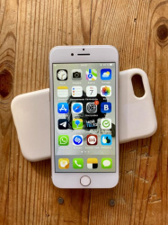 iPhone 8 64gb белый, чехол в подарок